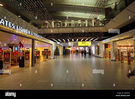 shops in schiphol